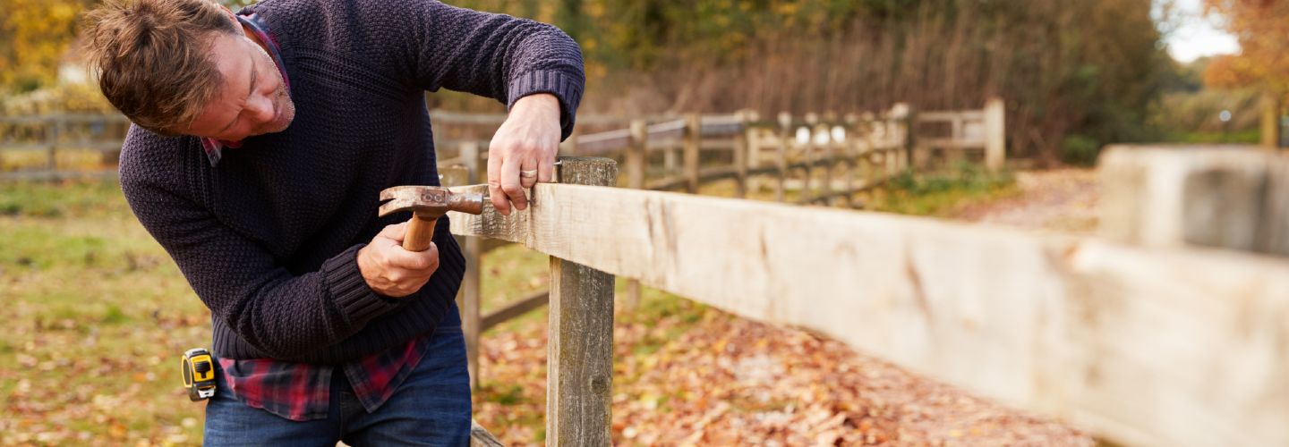 How To Hire A Fencing Contractor?